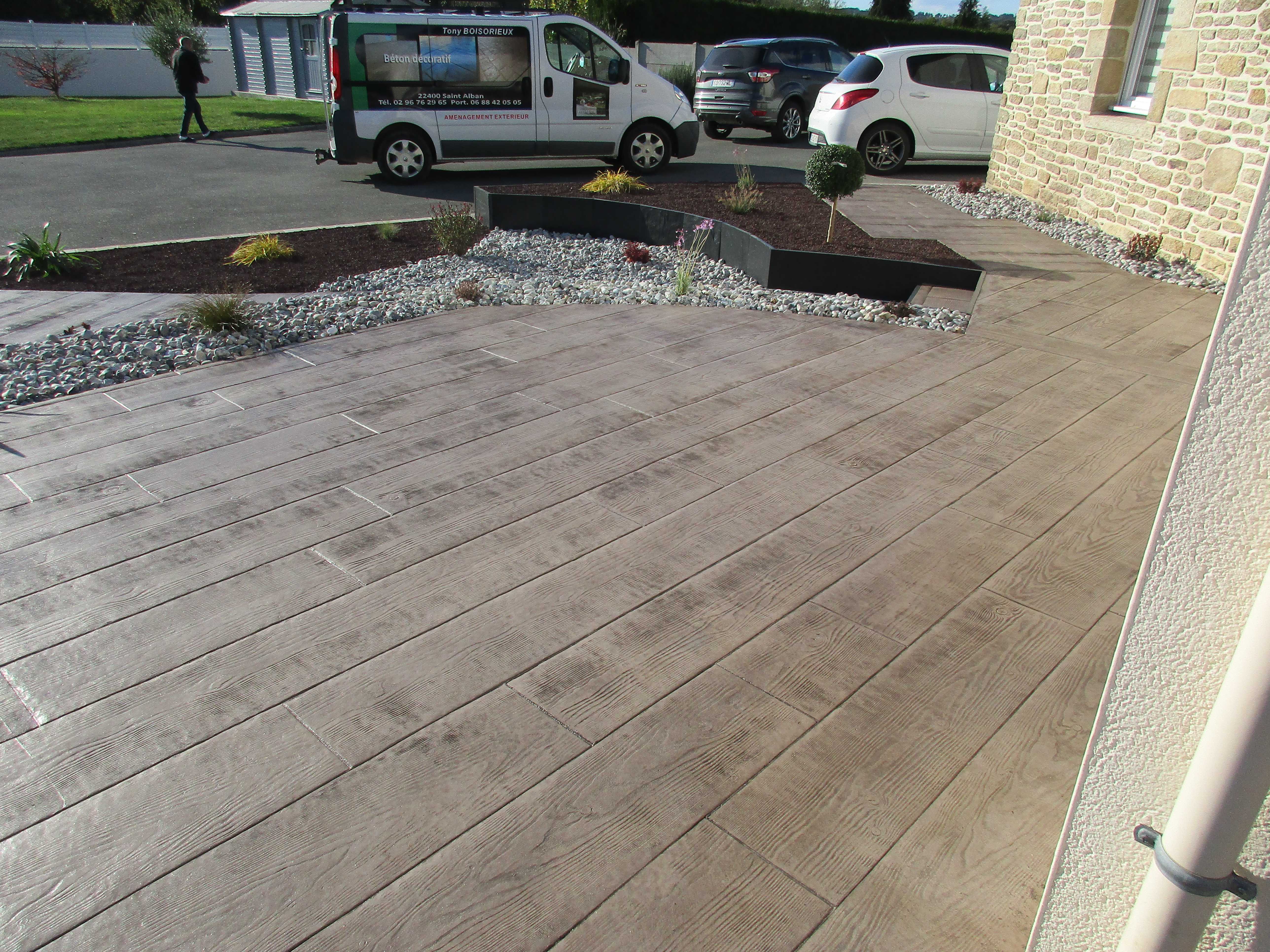 Terrasse en béton imprimé bois à SaintJacut du Mené (22)